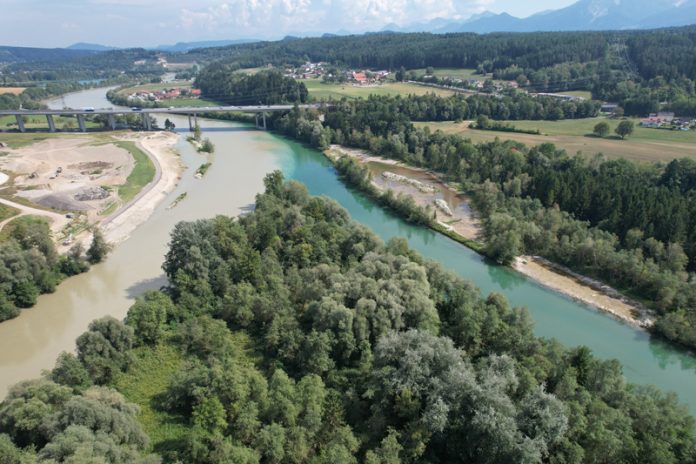 Bund, Land, Stadt und Verbund investieren im Bereich Villach massiv in den Hochwasserschutz. Am Bild der Zusammenfluss Drau-Gail. Foto: Stadt Villach