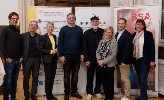 Bekenntnis zur Kindergrundsicherung: Alexander Brenner, Gaby Schaunig, Christian Eile, Erich Fenninger, Rolanda Honsig-Erlenburg, Gerd Kurath und Elisabeth Schneider Brandauer. Foto: Hafner/KK