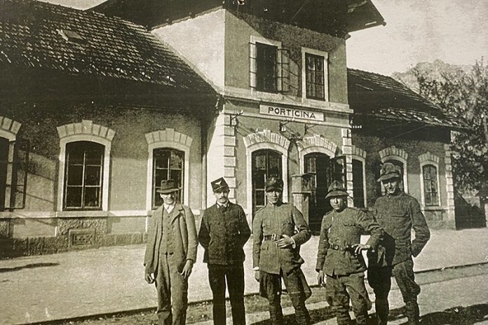 Bis 30. Oktober 1924 hatten in Thörl die Italiener das Sagen. Sie nannten den Grenzort Porticina („Türchen“), auf slowenisch Vrata („Tor“).