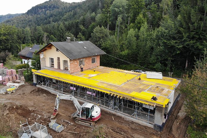 Spezialgebiet Kernsanierung inklusive Zubau eines Bestandshauses in Ferndorf.Fotos: HAWE Bau